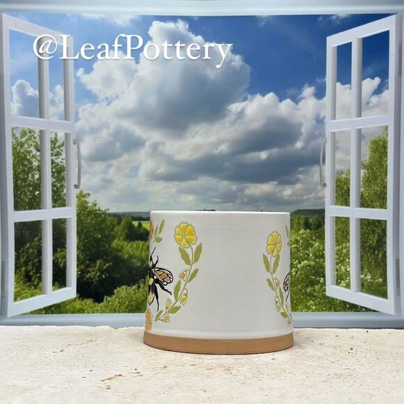 Bumble Bee White/Yellow/Orange Ceramic 16oz Mug - Picture 3 of 9